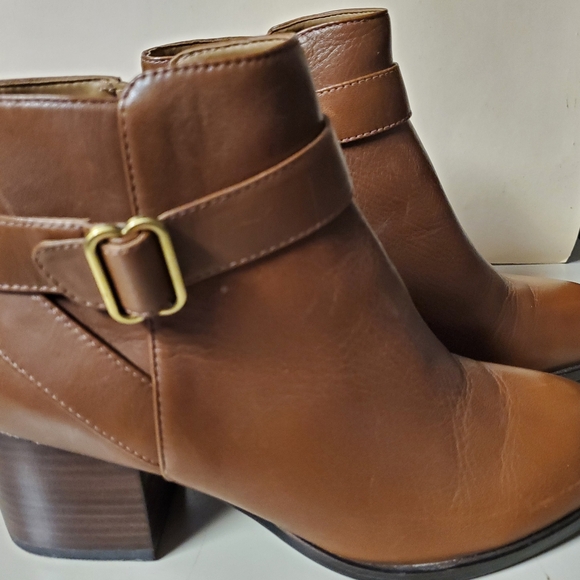 Aerosoles Heelrest Leather Bootie 7.5 med - Picture 3 of 14